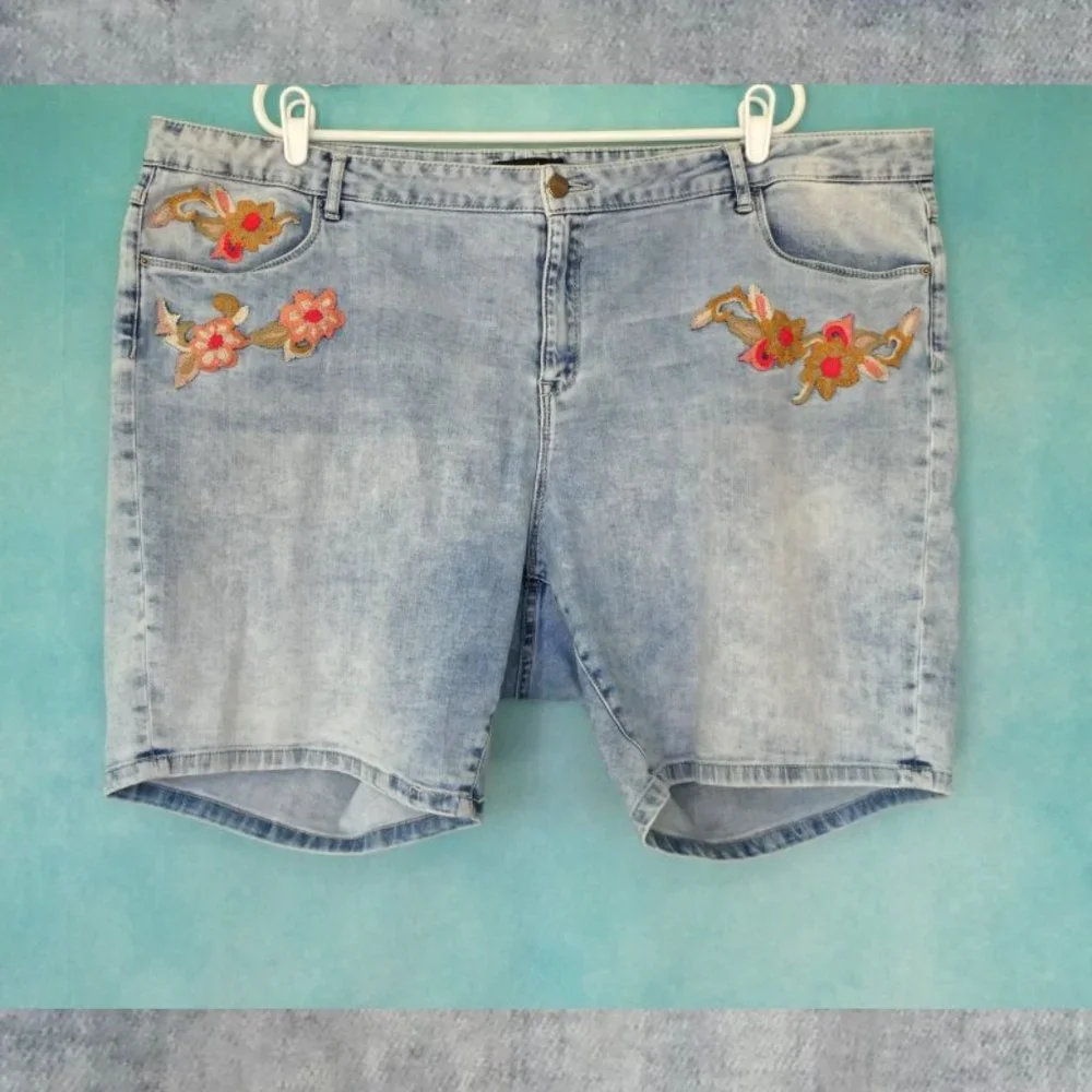 Nanette Embroidered Shorts 24W